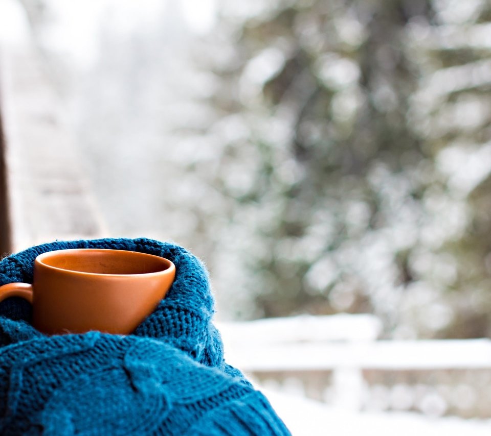 Обои зима, кофе, окно, чашка, шарф, winter, coffee, window, cup, scarf разрешение 2560x1706 Загрузить