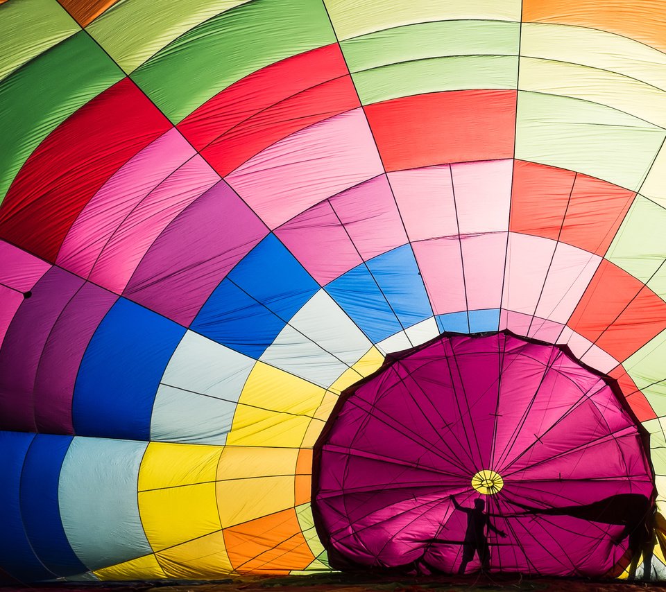 Обои вид сверху, разноцветный, ткань, силуэт, воздушный шар, the view from the top, colorful, fabric, silhouette, balloon разрешение 3506x2337 Загрузить