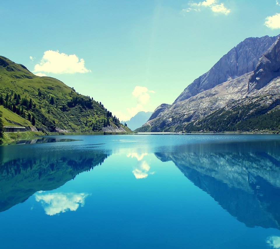 Обои небо, облака, озеро, горы, отражение, италия, marmoleda, the sky, clouds, lake, mountains, reflection, italy разрешение 2560x1600 Загрузить