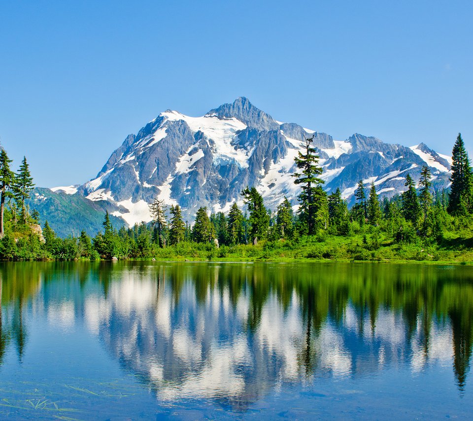 Обои небо, деревья, озеро, горы, снег, отражение, озеро. горы, the sky, trees, lake, mountains, snow, reflection, the lake. mountains разрешение 3000x1935 Загрузить