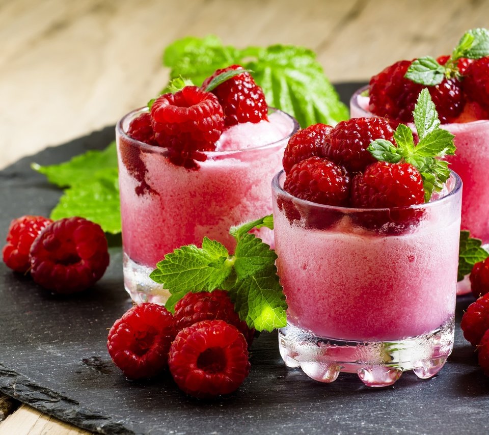 Обои напиток, малина, ягоды, стаканы, десерт, сок, смузи, drink, raspberry, berries, glasses, dessert, juice, smoothies разрешение 4200x2800 Загрузить