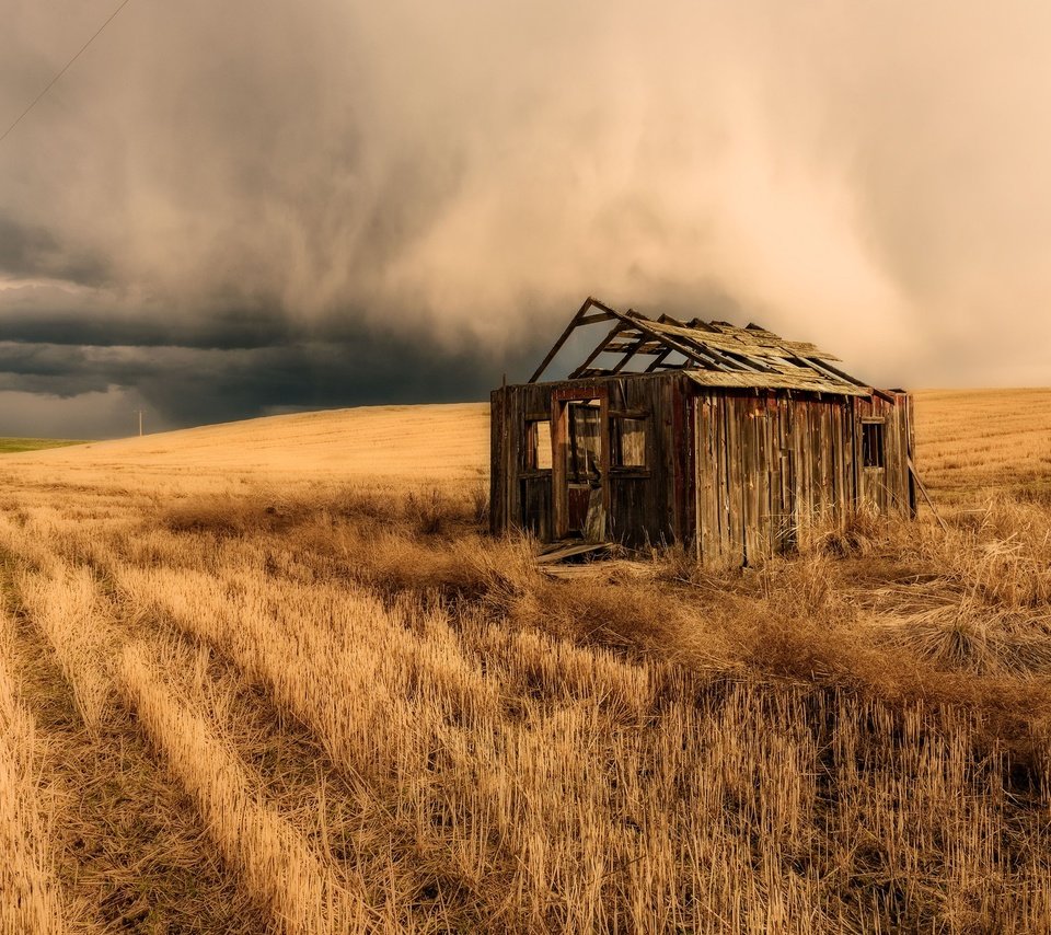 Обои небо, облака, природа, тучи, поле, горизонт, дом, the sky, clouds, nature, field, horizon, house разрешение 2048x1367 Загрузить