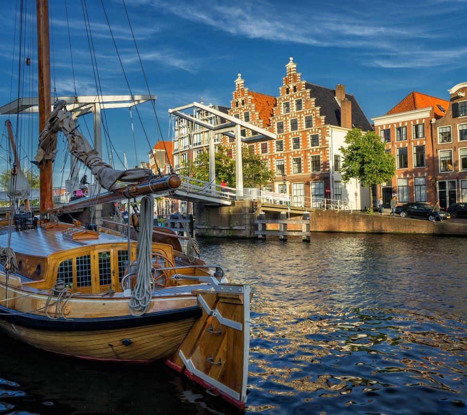 Обои река, харлем, мост, spaarne river, дома, яхта, здания, нидерланды, северная голландия, река спарне, river, haarlem, bridge, home, yacht, building, netherlands, north holland, the guy near the river разрешение 2048x1365 Загрузить