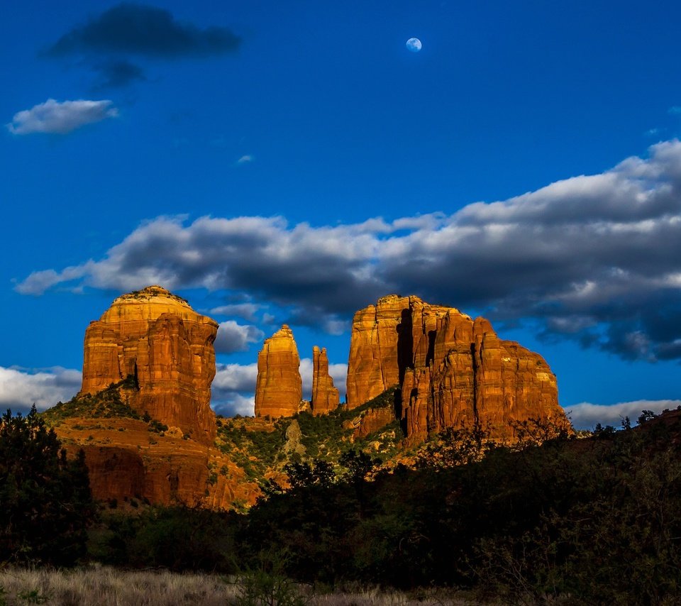 Обои небо, облака, скалы, сша, аризона, катедрал рок, the sky, clouds, rocks, usa, az, cathedral rock разрешение 2048x1310 Загрузить