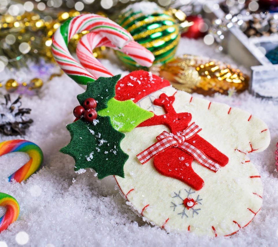 Обои новый год, рождество, елочные украшения, печенье, леденцы, new year, christmas, christmas decorations, cookies, lollipops разрешение 2880x1800 Загрузить