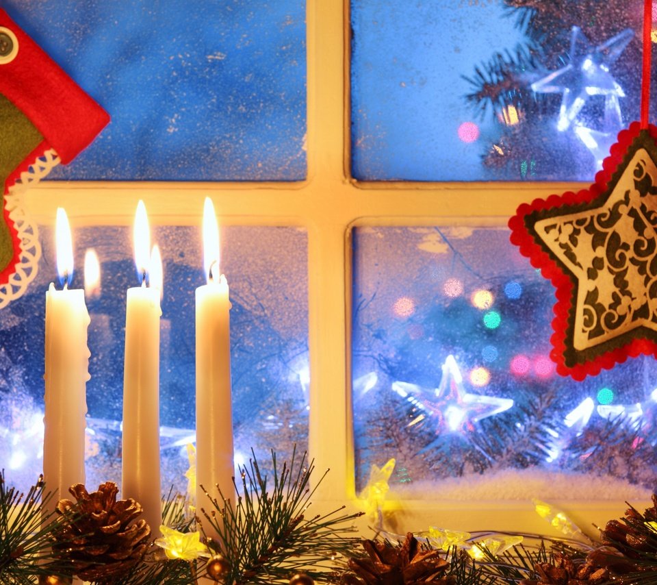 Обои свечи, новый год, окно, рождество, шишки, candles, new year, window, christmas, bumps разрешение 2880x1800 Загрузить