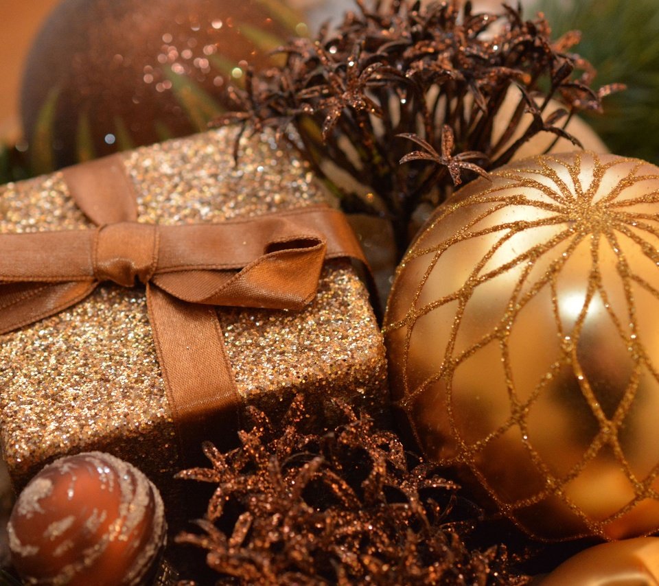 Обои новый год, елка, подарок, рождество, елочные игрушки, new year, tree, gift, christmas, christmas decorations разрешение 3840x2400 Загрузить