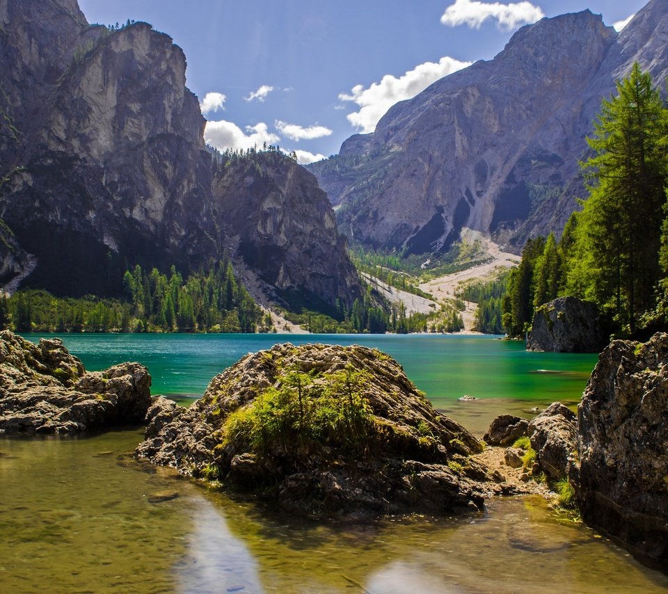 Обои озеро, горы, италия, доломитовые альпы, трентино-альто-адидже, lago di braies, braies, lake, mountains, italy, the dolomites, trentino-alto adige / südtirol разрешение 2048x1289 Загрузить