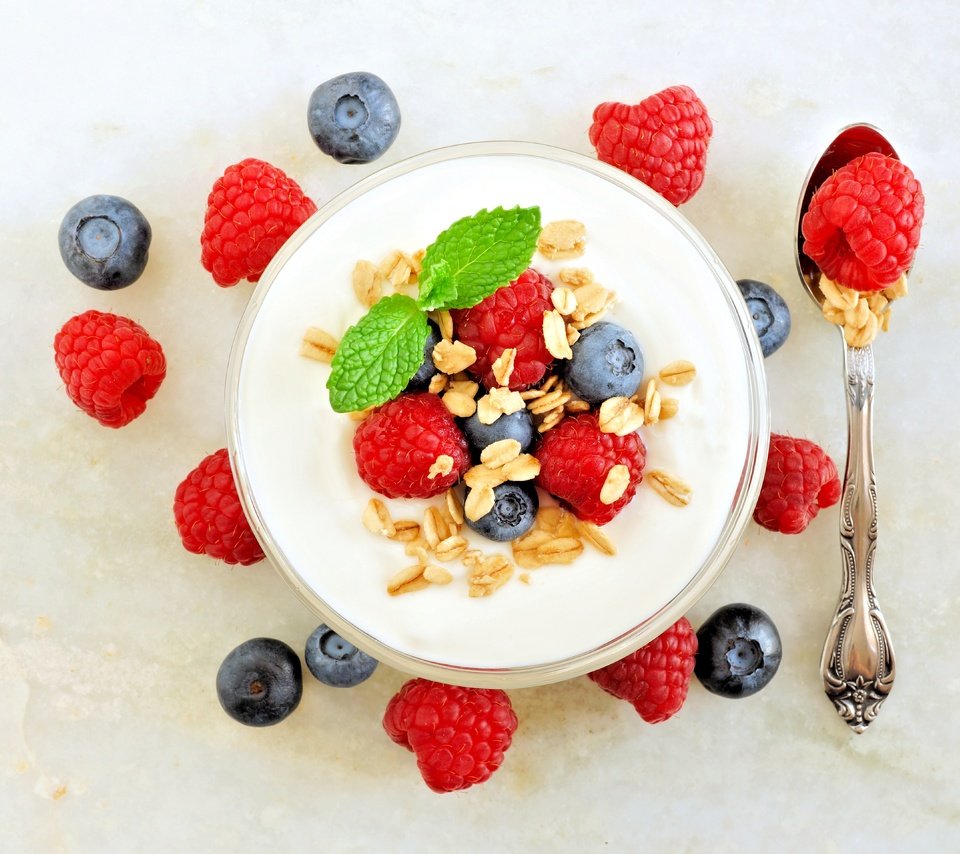 Обои ягоды, завтрак, мюсли, йогурт, berries, breakfast, muesli, yogurt разрешение 5766x3844 Загрузить