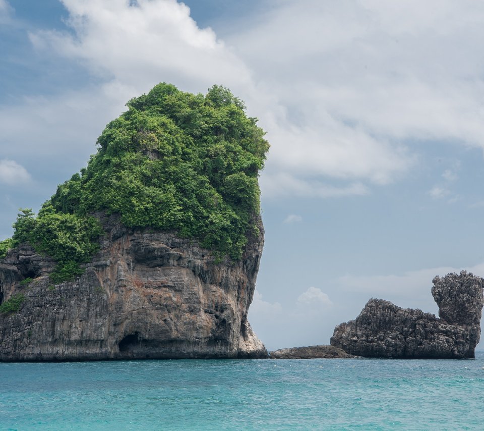 Обои небо, облака, море, острова, таиланд, утес, пхи-пхи, the sky, clouds, sea, islands, thailand, rock, phi phi разрешение 6016x4016 Загрузить