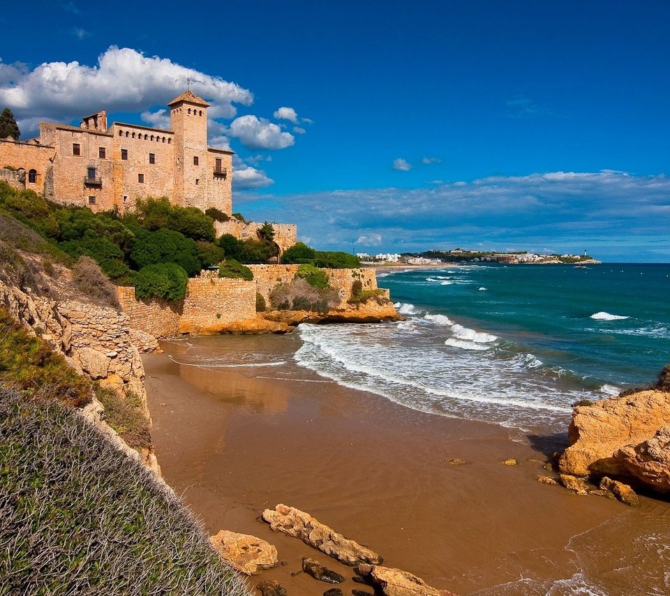 Обои небо, tamarit castle, costa dorada, облака, таррагона, скалы, море, замок, побережье, испания, каталония, the sky, clouds, tarragona, rocks, sea, castle, coast, spain, catalonia разрешение 1920x1275 Загрузить