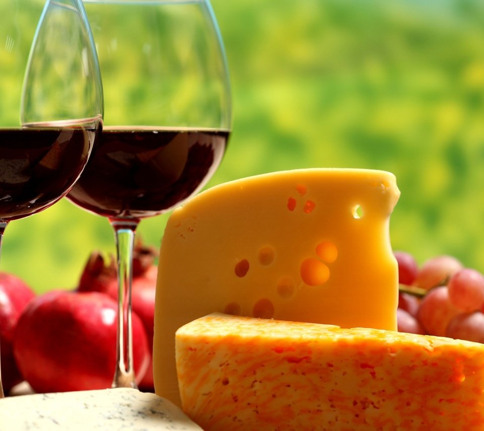 Обои виноград, фрукты, сыр, вино, бокалы, красное, гранат, grapes, fruit, cheese, wine, glasses, red, garnet разрешение 2560x1440 Загрузить