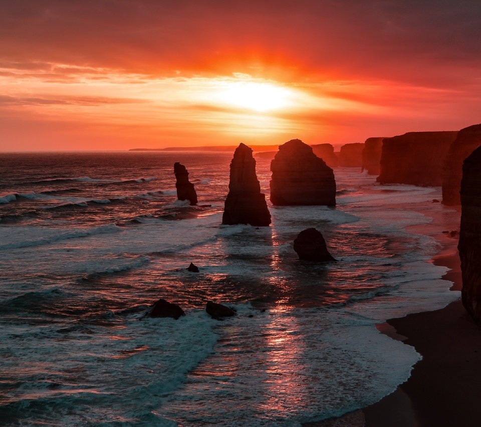 Обои небо, двенадцать апостолов, облака, the twelve apostles, скалы, природа, закат, море, горизонт, австралия, the sky, twelve apostles, clouds, rocks, nature, sunset, sea, horizon, australia разрешение 6000x4000 Загрузить