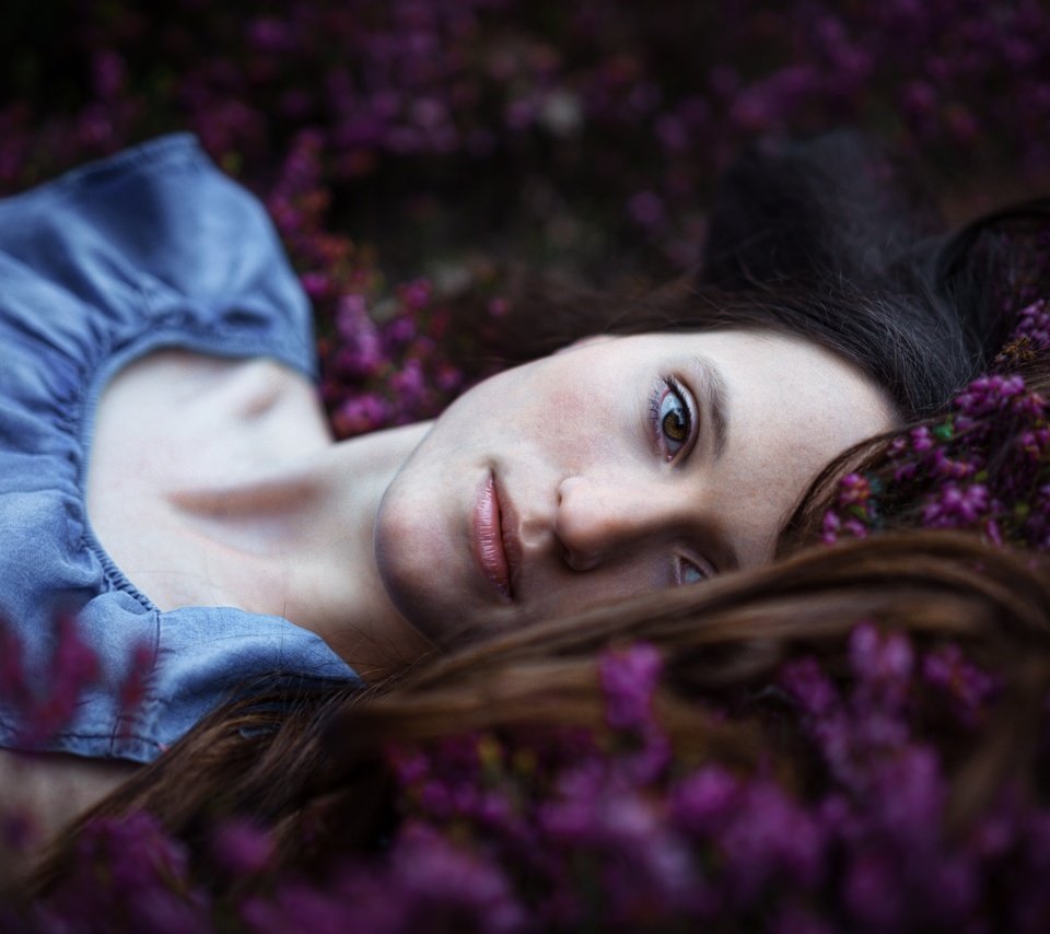 Обои цветы, девушка, взгляд, модель, лицо, боке, anne, flowers, girl, look, model, face, bokeh разрешение 3000x2000 Загрузить