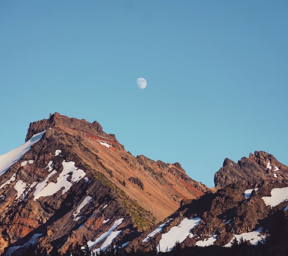 Обои небо, горы, снег, луна, the sky, mountains, snow, the moon разрешение 3840x2559 Загрузить