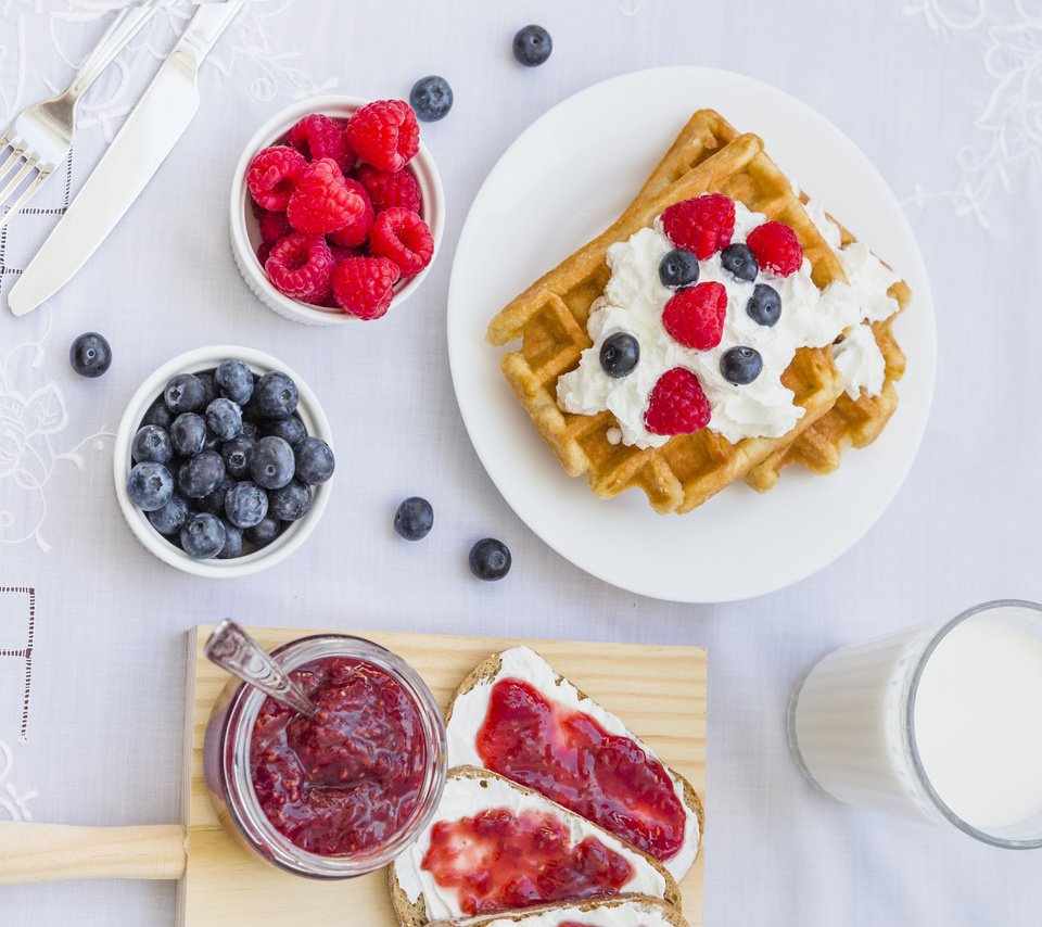 Обои ягоды, завтрак, вафли, berries, breakfast, waffles разрешение 4560x3648 Загрузить