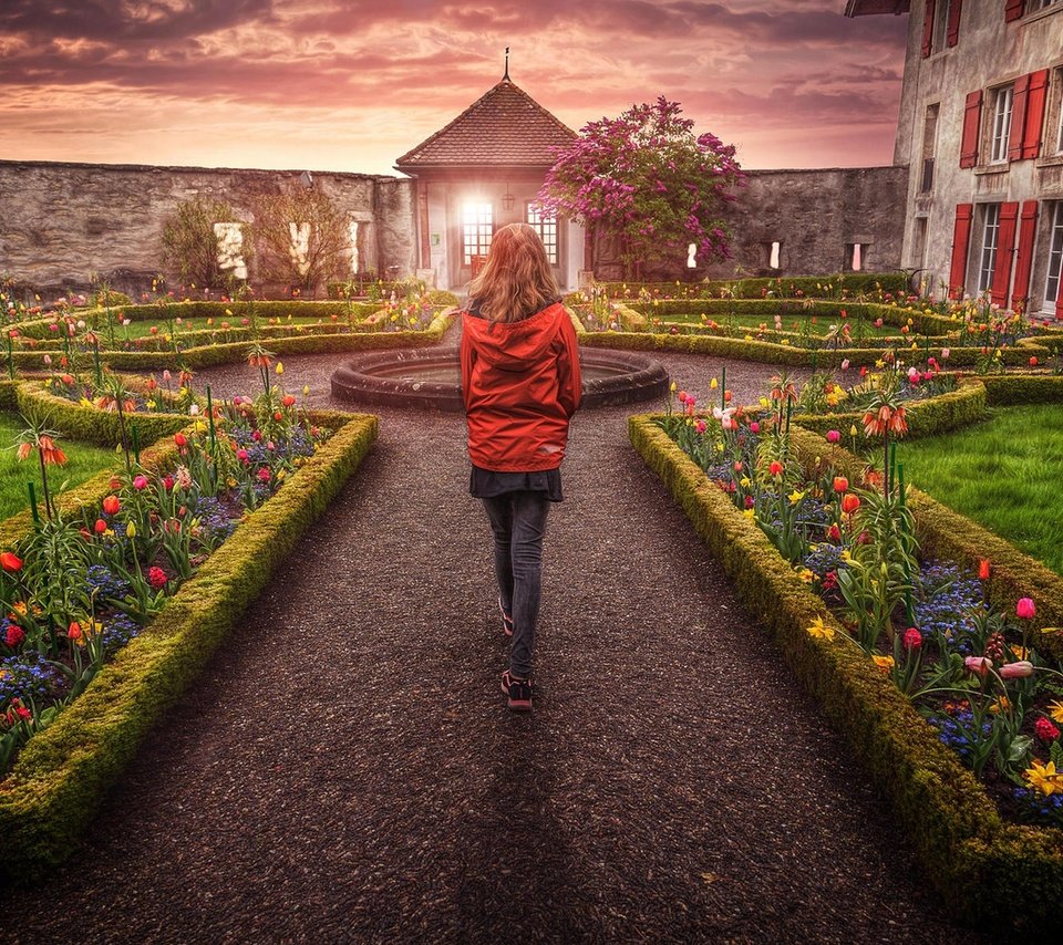 Обои цветы, закат, девушка, замок, швейцария, спина, flowers, sunset, girl, castle, switzerland, back разрешение 2048x1222 Загрузить