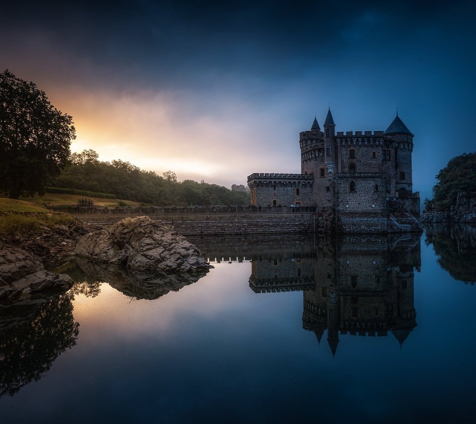 Обои вода, вечер, отражение, замок, франция, chateau de la roche, water, the evening, reflection, castle, france разрешение 2048x1365 Загрузить