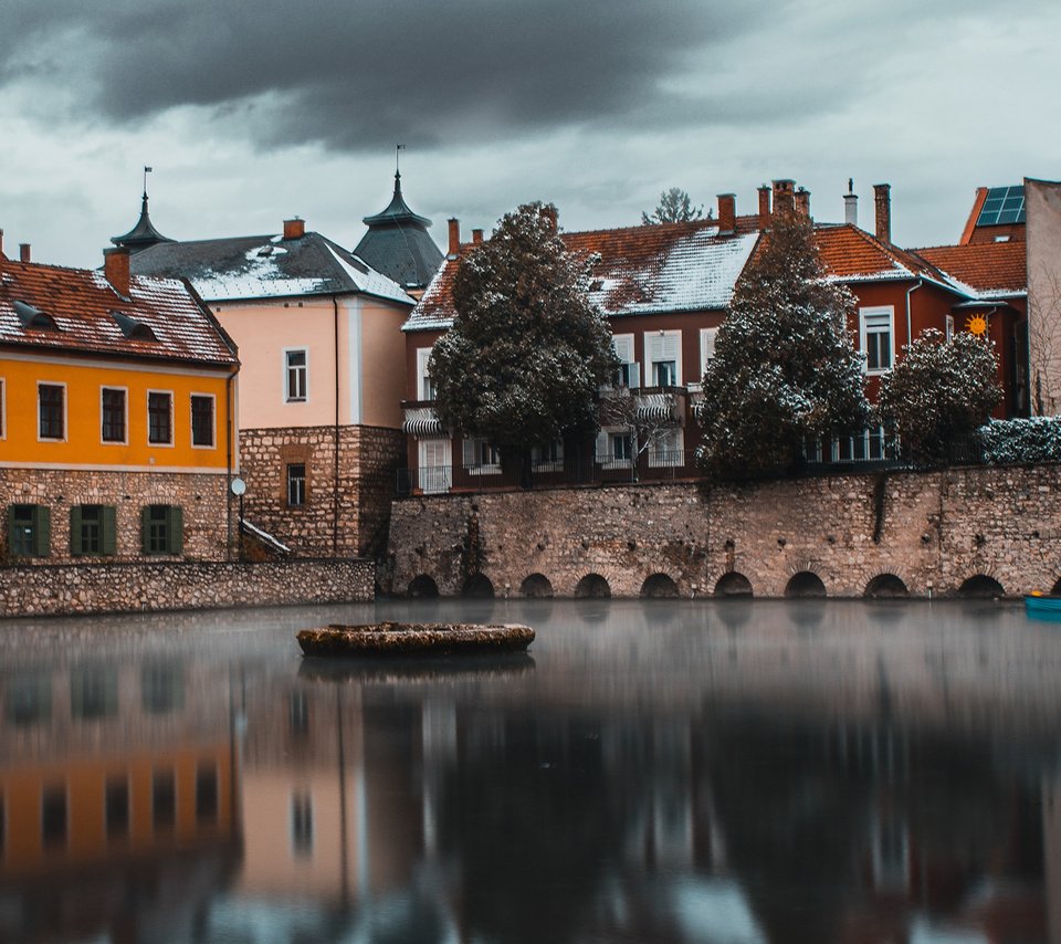 Обои озеро, снег, отражение, город, дома, туча, венгрия, тапольца, lake, snow, reflection, the city, home, cloud, hungary, tapolca разрешение 2112x1188 Загрузить