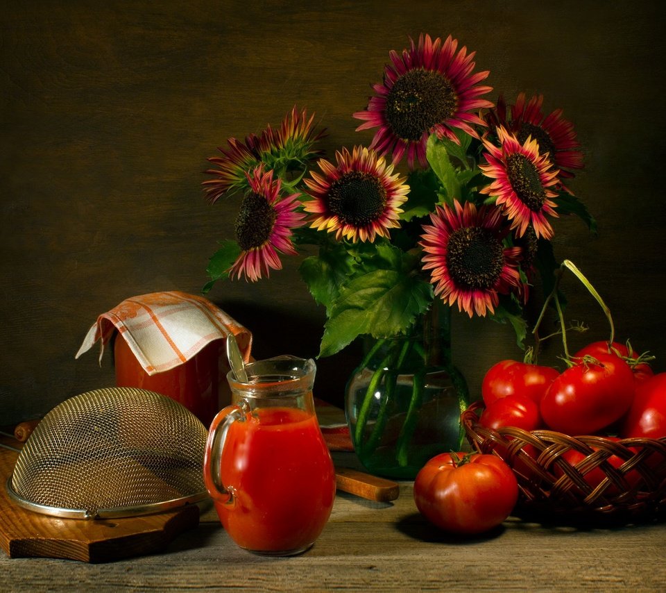 Обои цветы, фон, помидоры, натюрморт, томатный сок, flowers, background, tomatoes, still life, tomato juice разрешение 2000x1410 Загрузить