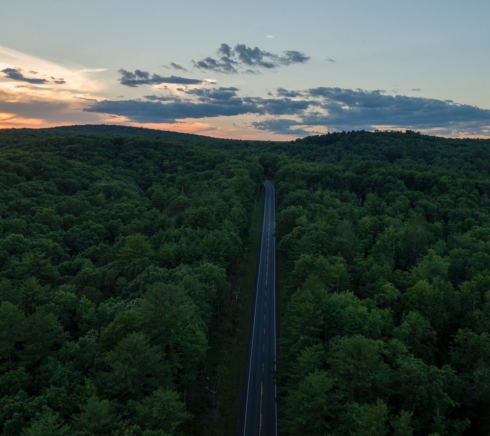 Обои дорога, лес, закат, горизонт, вид сверху, road, forest, sunset, horizon, the view from the top разрешение 3000x2249 Загрузить