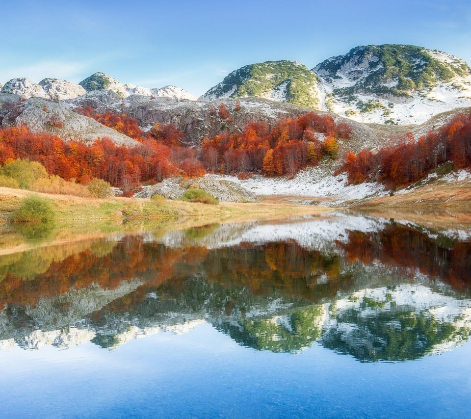 Обои деревья, озеро, горы, природа, лес, отражение, гора, босния, trees, lake, mountains, nature, forest, reflection, mountain, bosnia разрешение 2000x1334 Загрузить