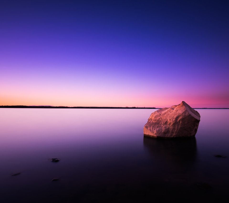 Обои вода, закат, море, горизонт, камень, гладь, water, sunset, sea, horizon, stone, surface разрешение 6000x3375 Загрузить