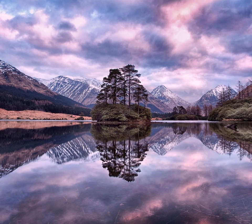 Обои lochan urr, вода, glen etive, озеро, горы, природа, отражение, пейзаж, шотландия, горный хребет, water, lake, mountains, nature, reflection, landscape, scotland, mountain range разрешение 1920x1080 Загрузить