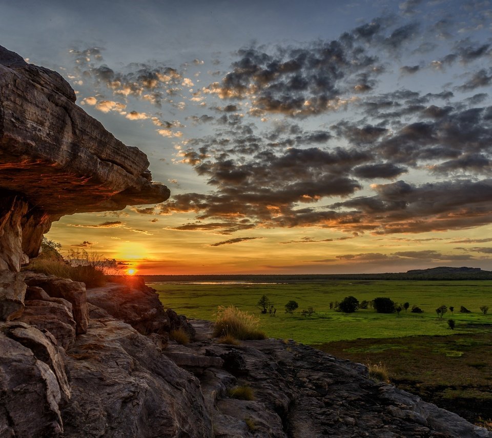 Обои небо, облака, скалы, закат, пейзаж, the sky, clouds, rocks, sunset, landscape разрешение 2048x1365 Загрузить