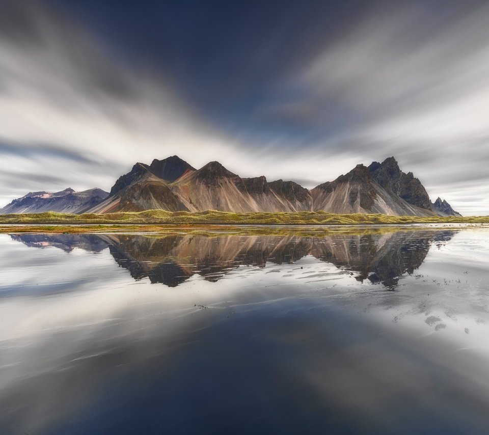 Обои небо, вода, горы, скалы, отражение, исландия, vestrahorn, the sky, water, mountains, rocks, reflection, iceland разрешение 2000x1499 Загрузить