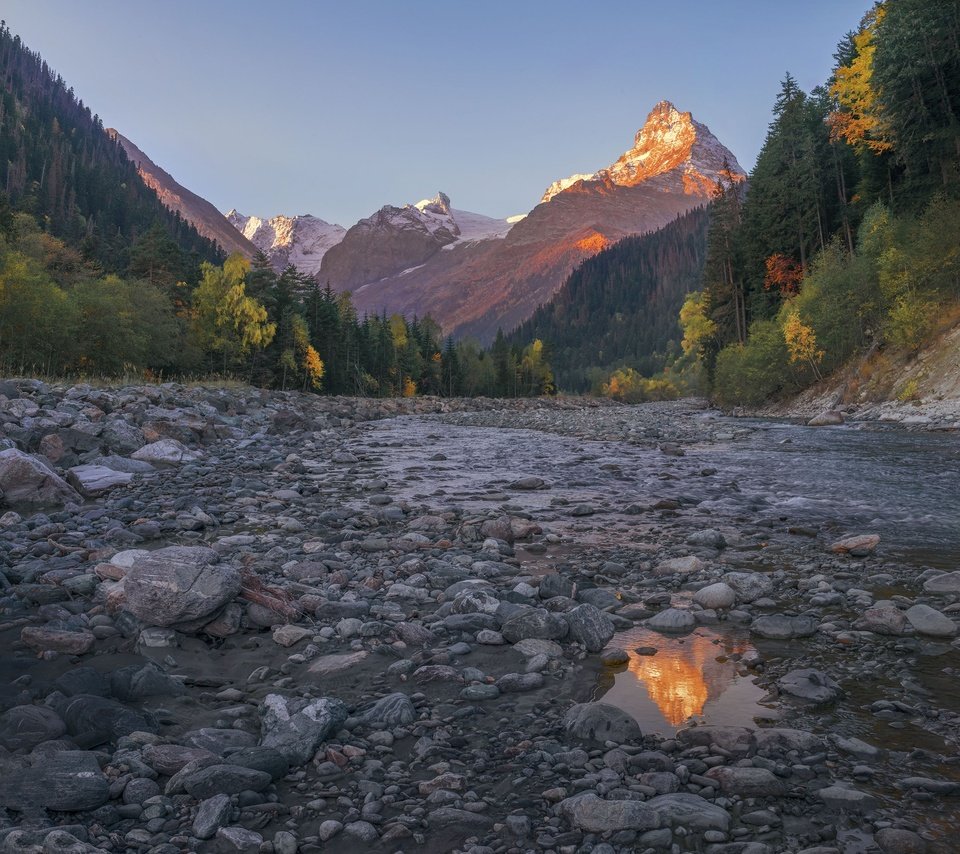 Обои река, кавказ, горы, природа, камни, пейзаж, утро, леса, владимир рябков, river, the caucasus, mountains, nature, stones, landscape, morning, forest, vladimir ryabkov разрешение 2400x2194 Загрузить