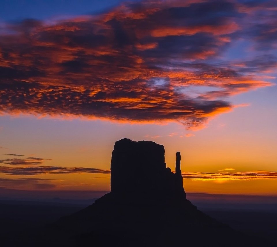 Обои скала, гора, сша, аризона, силуэт, долина монументов, rock, mountain, usa, az, silhouette, monument valley разрешение 2048x1152 Загрузить