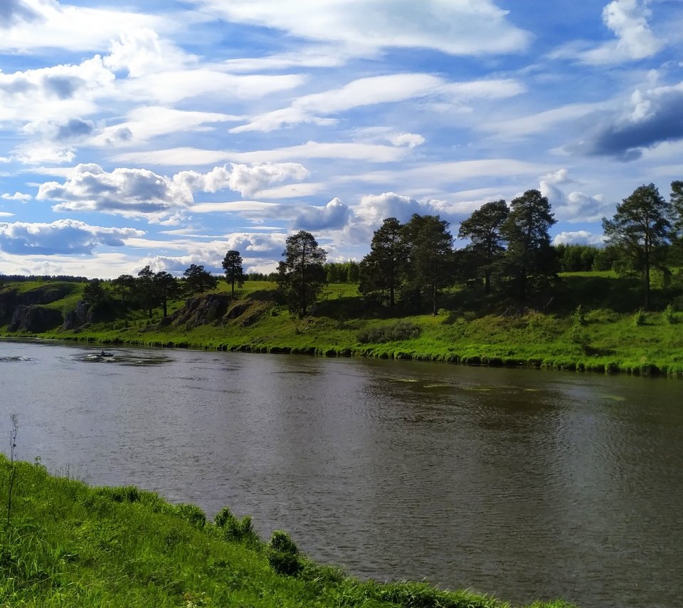 Обои свет, трава, облака, деревья, река, лес, light, grass, clouds, trees, river, forest разрешение 4032x2268 Загрузить