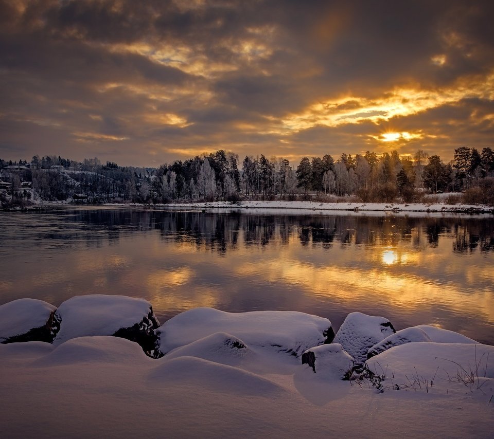 Обои норвегия, деревья, озеро, снег, природа, закат, зима, пейзаж, город, norway, trees, lake, snow, nature, sunset, winter, landscape, the city разрешение 2048x1356 Загрузить