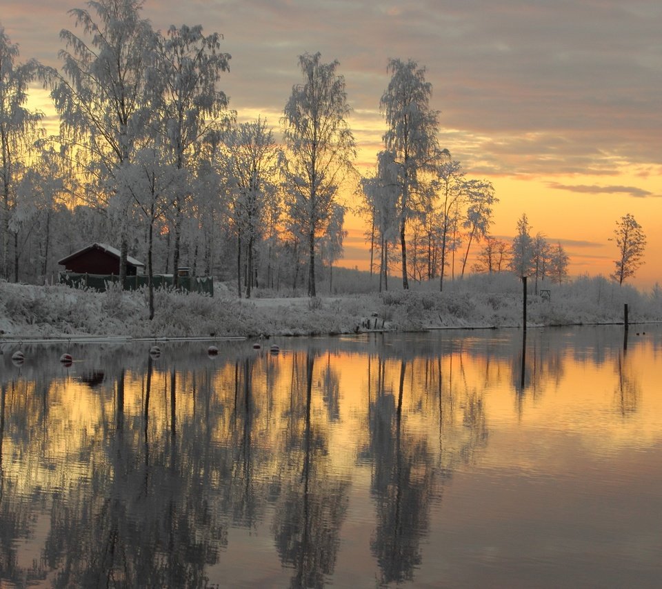 Обои деревья, река, снег, зима, закат солнца, швеция, trees, river, snow, winter, sunset, sweden разрешение 5120x2880 Загрузить