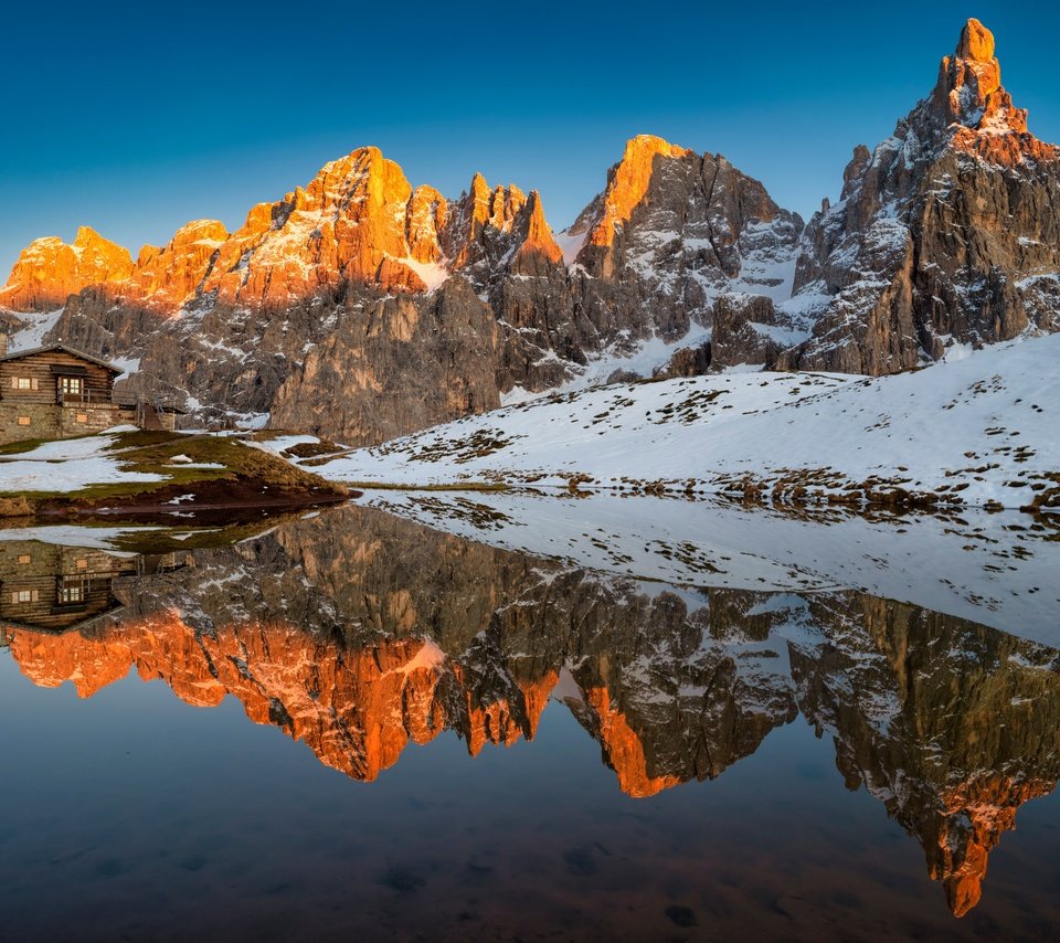 Обои вода, горы, снег, италия, домик, отражение в воде, water, mountains, snow, italy, house, the reflection in the water разрешение 5120x3415 Загрузить