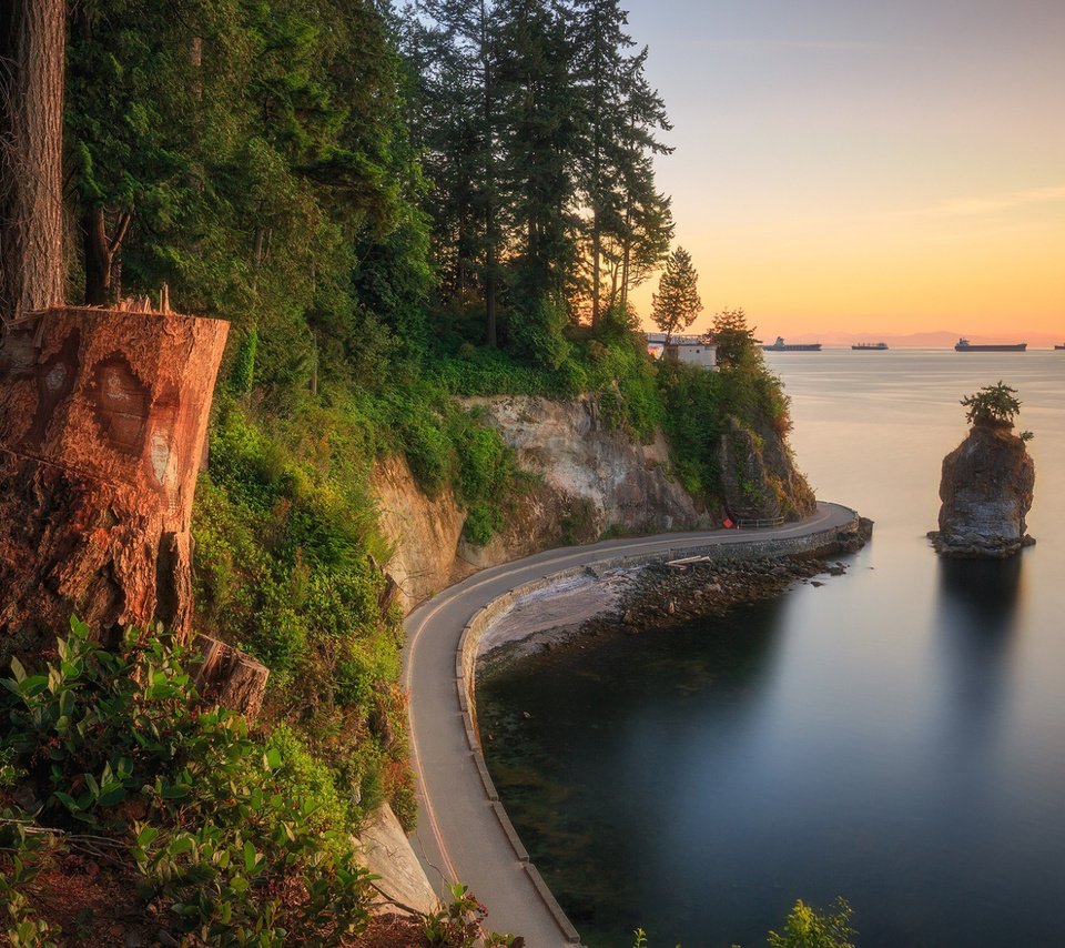 Обои дорога, стэнли парк, лес, burrard inlet, залив беррард, море, парк стэнли, скала, siwash rock, побережье, ванкувер, канада, британская колумбия, road, stanley park, forest, bay burrard, sea, rock, coast, vancouver, canada, british columbia разрешение 2112x1188 Загрузить