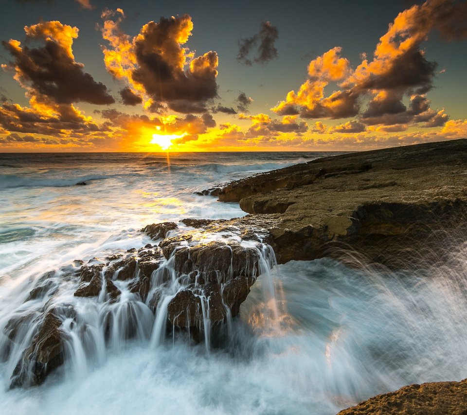 Обои облака, sintra-cascais natural park, кашкайш, закат, побережье, океан, португалия, атлантический океан, atlantic ocean, cascais, природный парк синтра-кашкайш, cabo raso, clouds, sunset, coast, the ocean, portugal, the atlantic ocean разрешение 2112x1188 Загрузить