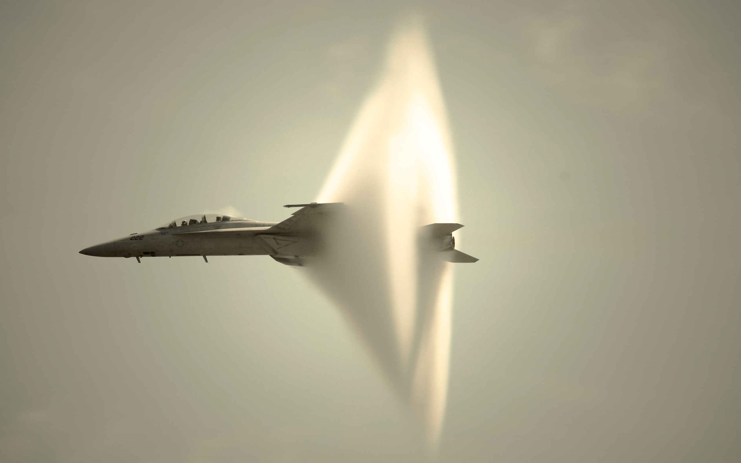 Скорость звука реактивного самолета. Прандтля-Глоерта. Эффект Прандтля Глоерта Су-57. Истребитель эффект Прандтля-Глоерта. Су 27 звуковой барьер.
