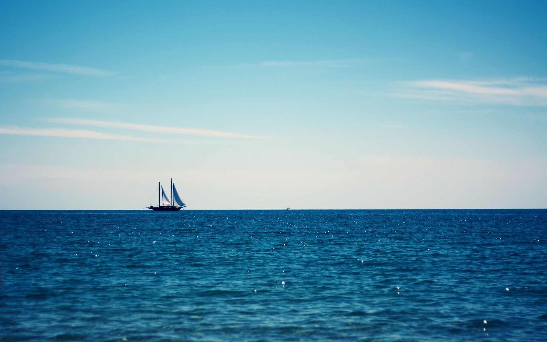 Обои небо, море, горизонт, лето, яхта, голубое, the sky, sea, horizon, summer, yacht, blue разрешение 1920x1200 Загрузить