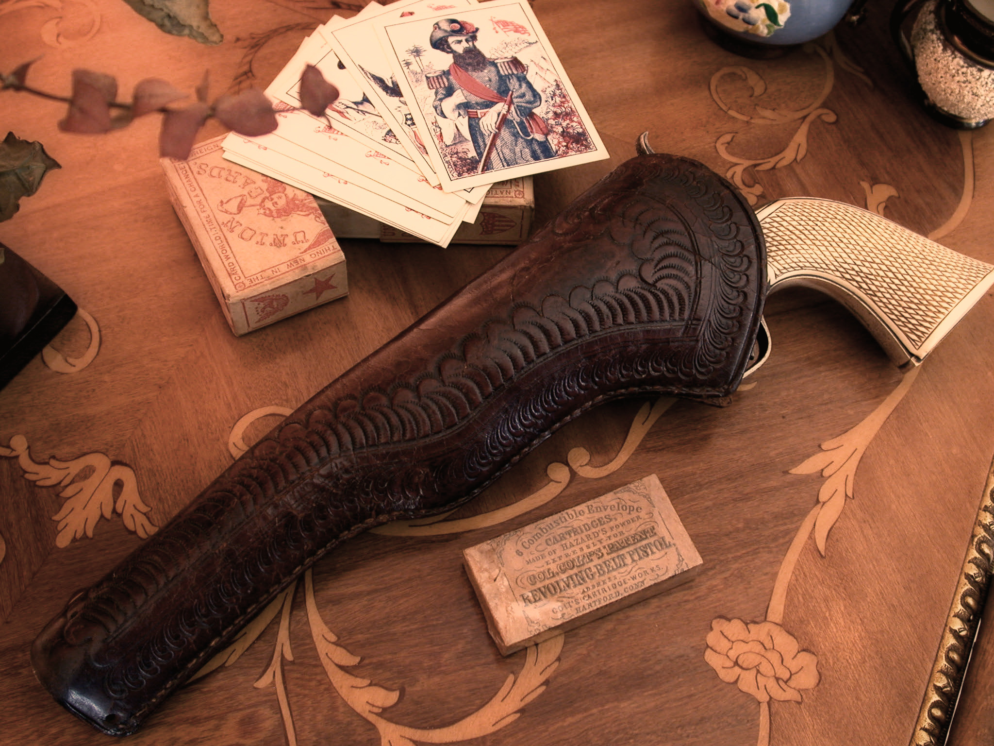 Обои оружие, карты, ковбои, револьвер, кабура, былое, weapons, card, cowboys, revolver, cabourg, former разрешение 2048x1536 Загрузить