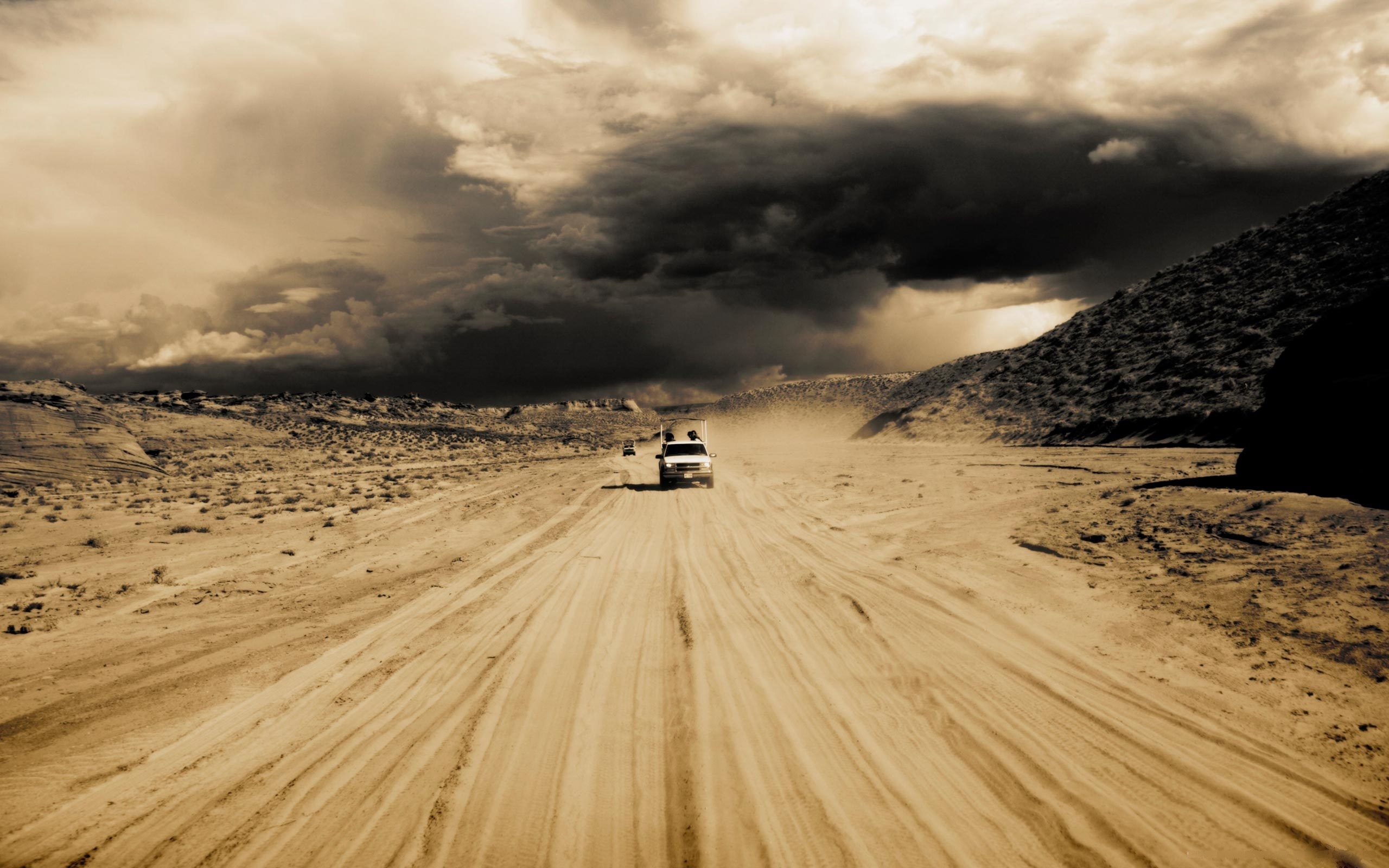 Дорога в пустыне без смс