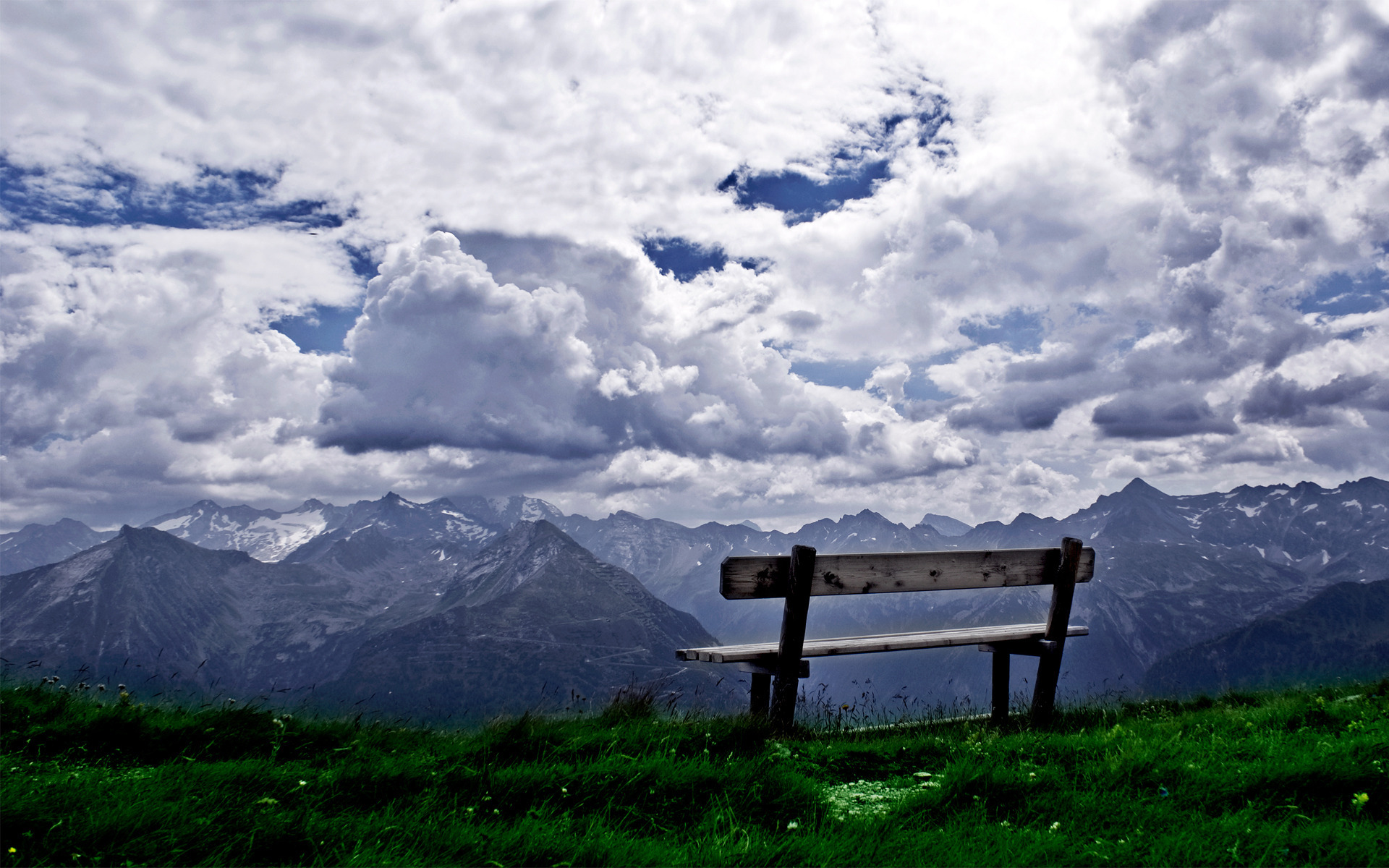 Обои небо, трава, горы, природа, фото, пейзажи, красота, скамейка, the sky, grass, mountains, nature, photo, landscapes, beauty, bench разрешение 1920x1200 Загрузить