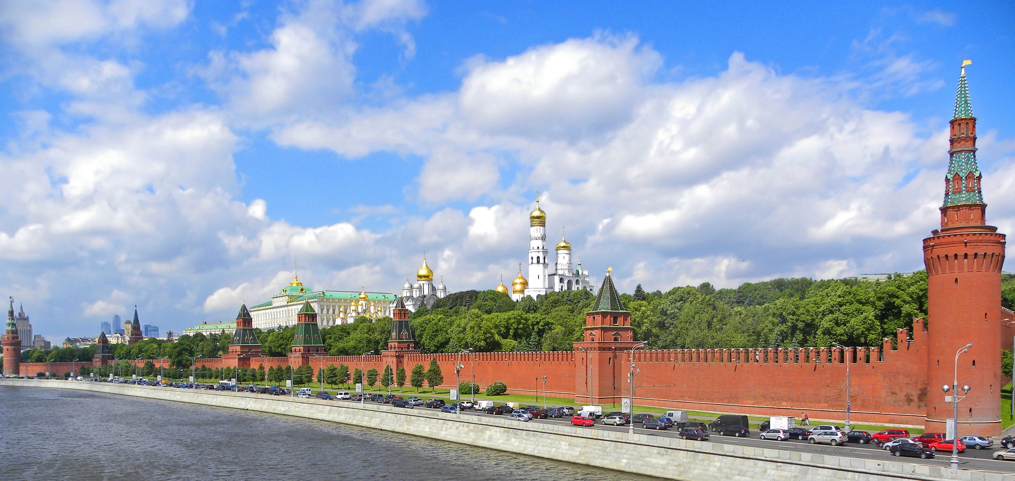 Обои дорога, река, москва, кремль, панорама, road, river, moscow, the kremlin, panorama разрешение 4000x1898 Загрузить