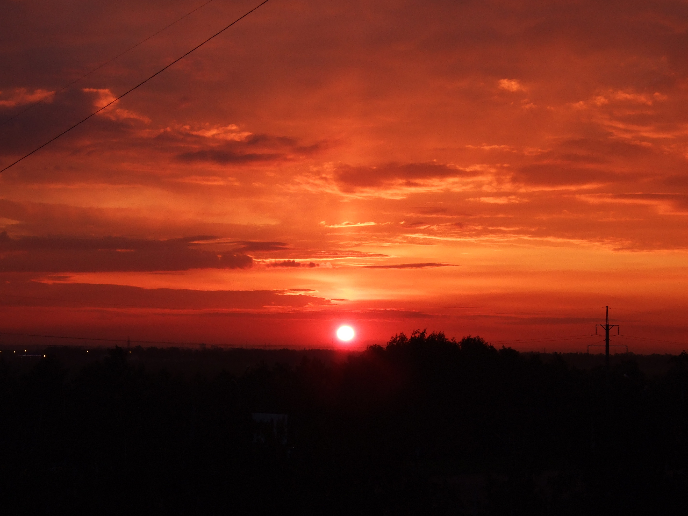 Закат солнца в ульяновске. Оранжевый закат. Красный закат. Солнце. Оранжевое небо.