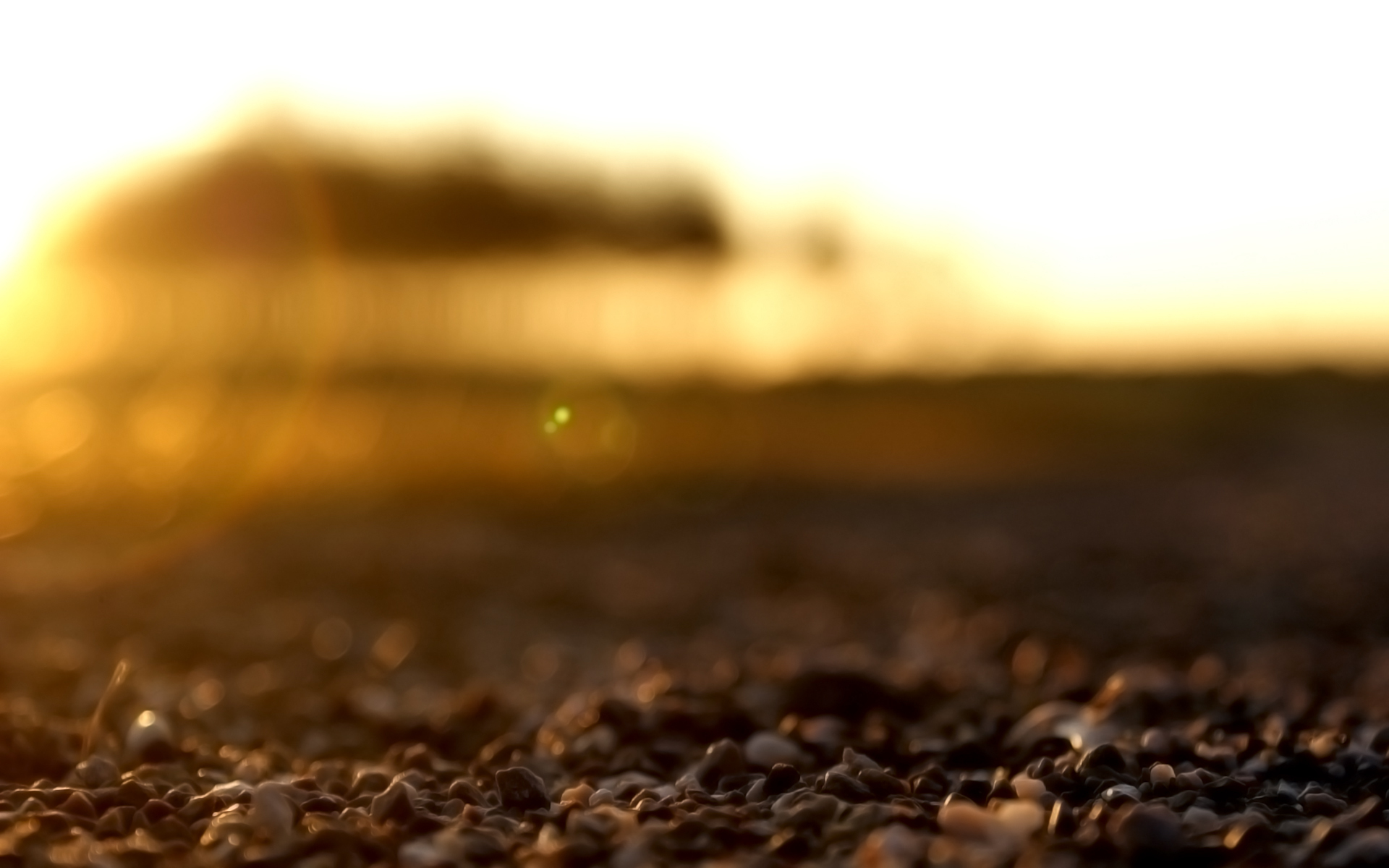 Обои солнце, камни, галька, пляж, размытость, the sun, stones, pebbles, beach, blur разрешение 1920x1200 Загрузить