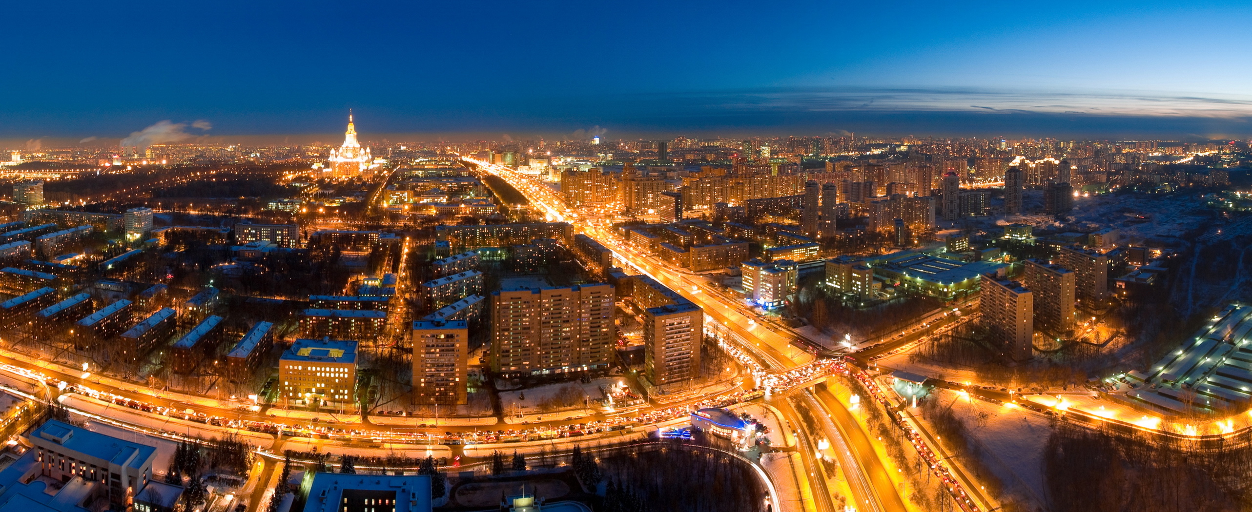 Обои дорога, ночь, огни, москва, road, night, lights, moscow разрешение 2565x1050 Загрузить