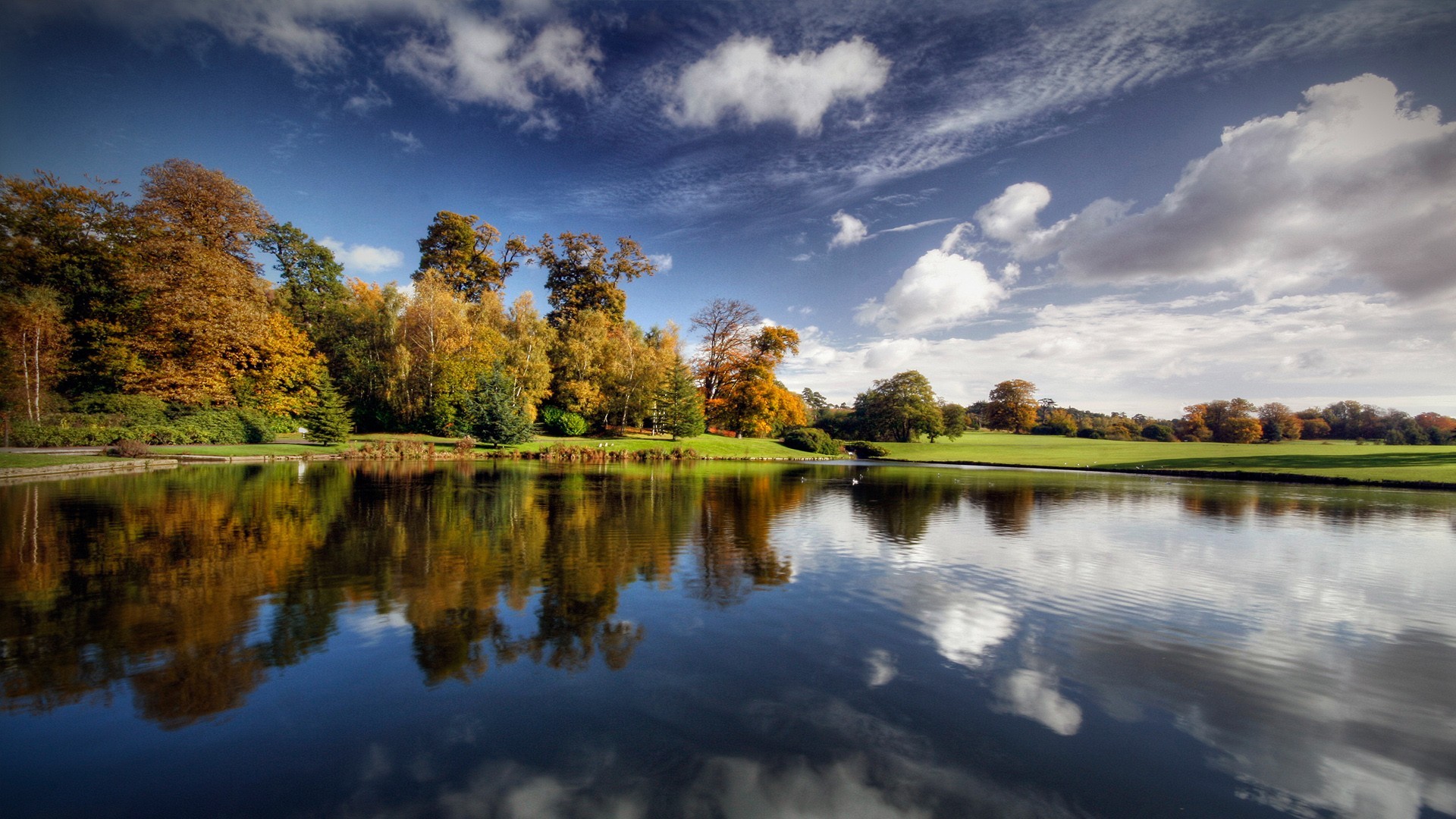 Обои небо, река, отражение, осень, the sky, river, reflection, autumn разрешение 1920x1080 Загрузить
