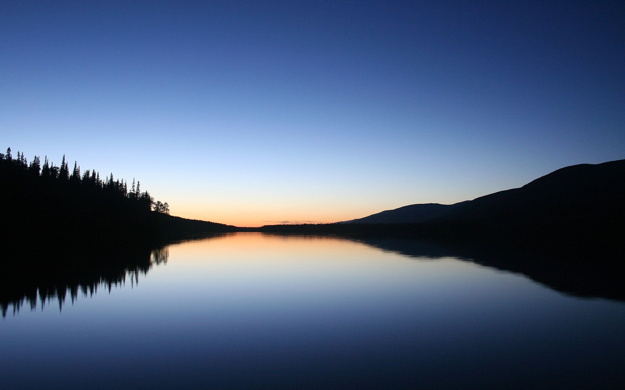 Обои озеро, отражение, минимализм, тень, lake, reflection, minimalism, shadow разрешение 2560x1600 Загрузить