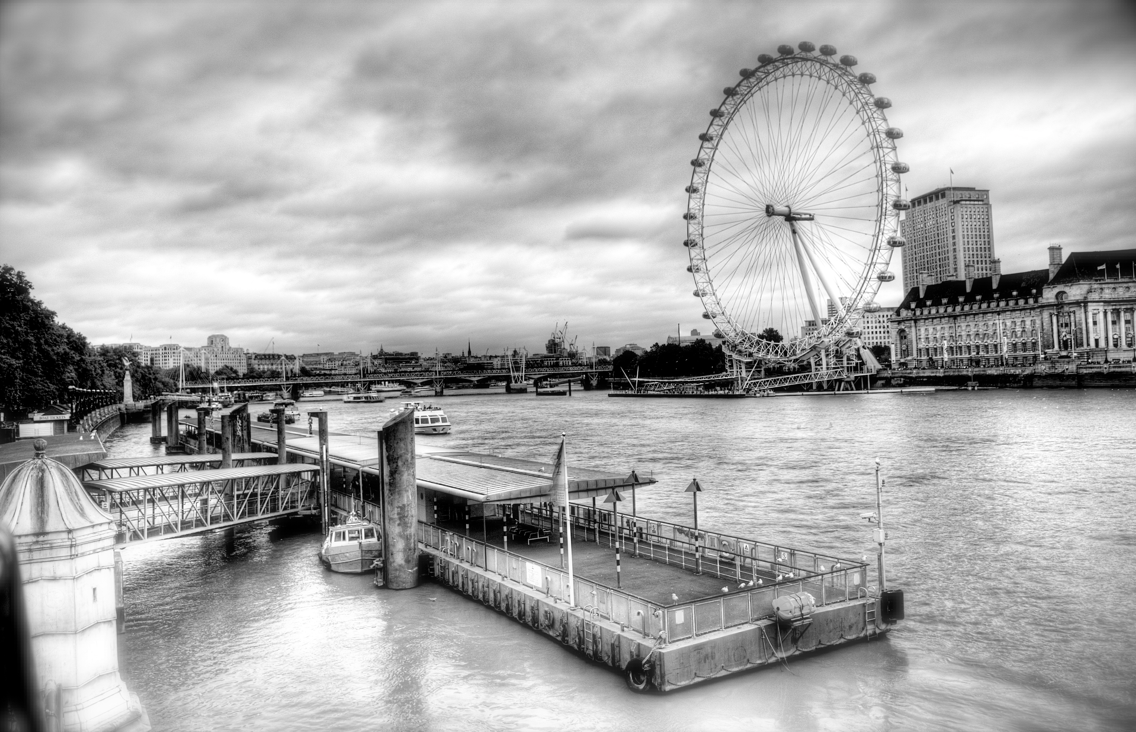 Лондонский глаз Темза